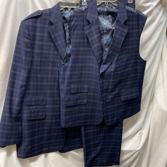 Diamond threads 3piece suit  coat 46r vest 24” chest pants men sz 40r - Picture 2 of 16